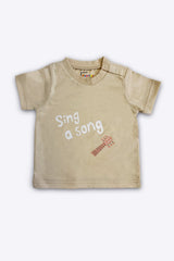 BABY T-SHIRT BEIGE FRONT "SING A SONG" PRINTNG